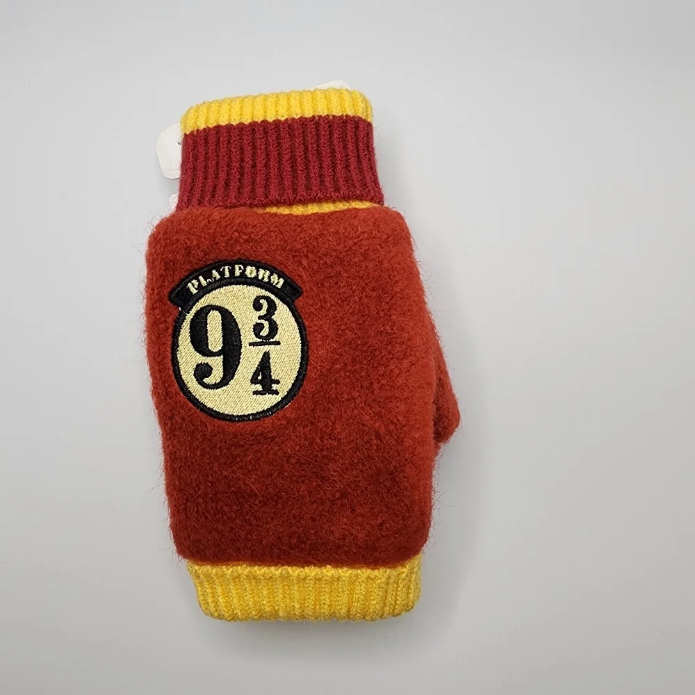 MINISO Harry Potter Platform 9 3/4 Red and Yellow Half Finger Gloves